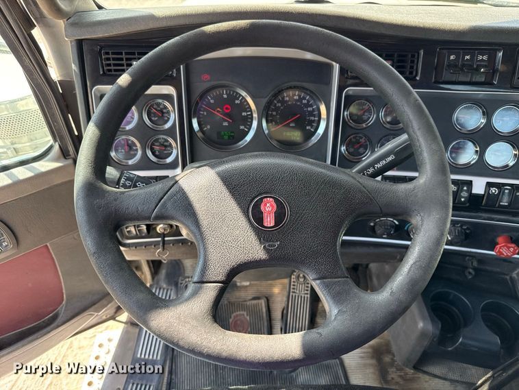 image for item FC4455 2008 Kenworth W900 semi truck