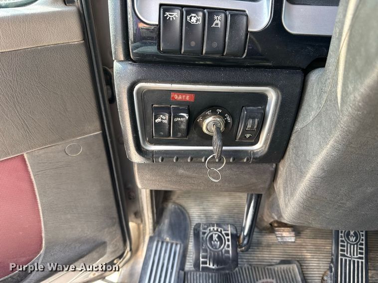 image for item FC4455 2008 Kenworth W900 semi truck