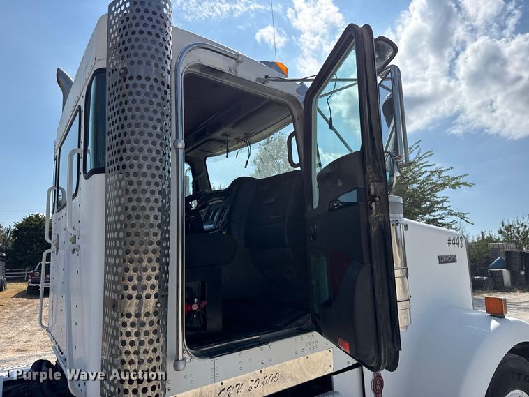 image for item FC4455 2008 Kenworth W900 semi truck