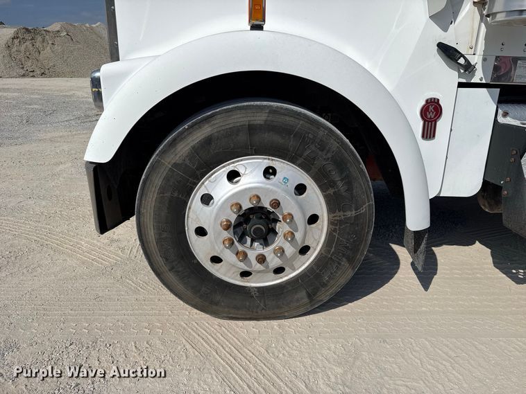 image for item FC4455 2008 Kenworth W900 semi truck