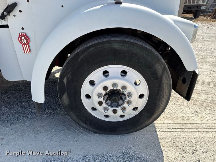 image for item FC4455 2008 Kenworth W900 semi truck
