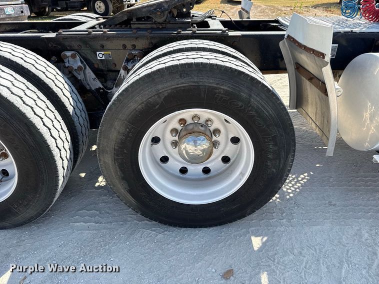 image for item FC4455 2008 Kenworth W900 semi truck