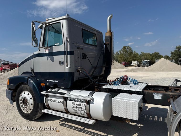 image for item FC4456 1996 Volvo WCA semi truck