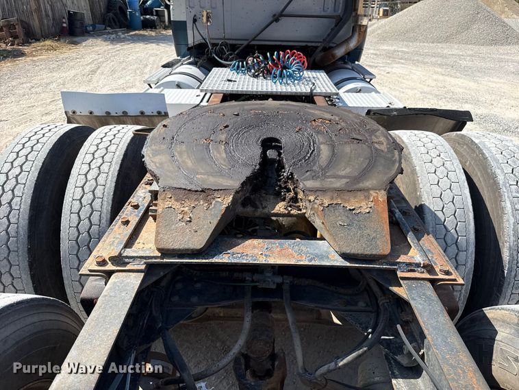 image for item FC4456 1996 Volvo WCA semi truck
