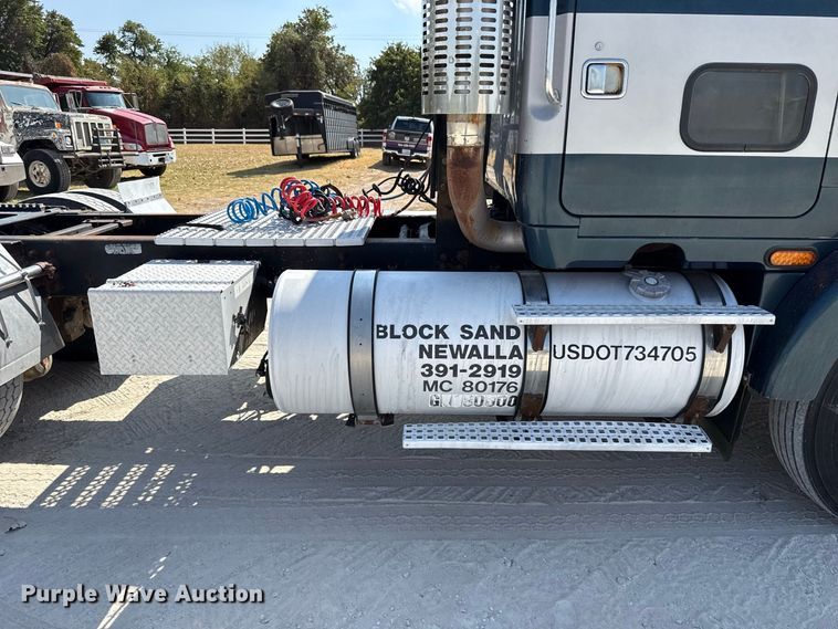 image for item FC4456 1996 Volvo WCA semi truck