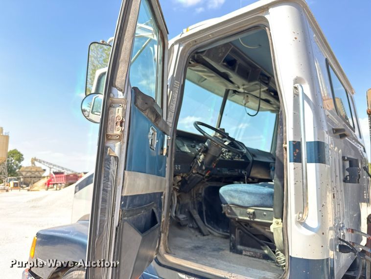 image for item FC4456 1996 Volvo WCA semi truck