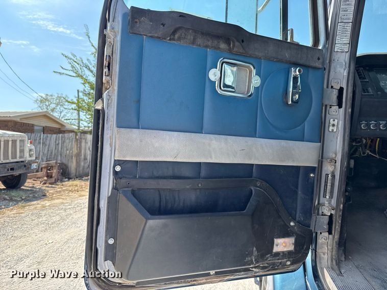 image for item FC4456 1996 Volvo WCA semi truck