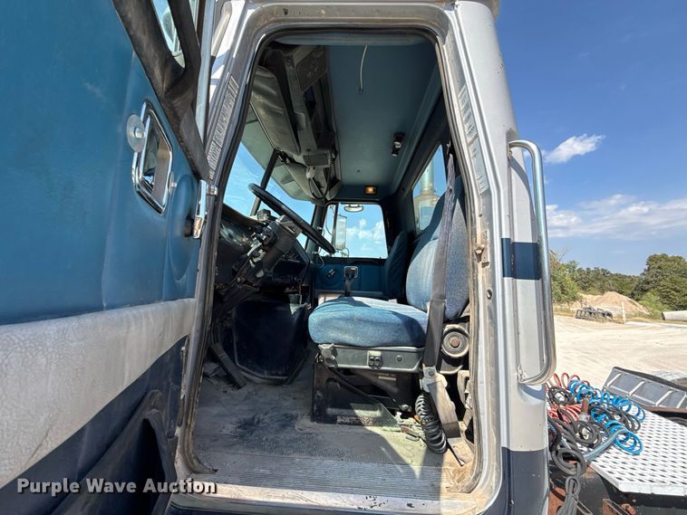 image for item FC4456 1996 Volvo WCA semi truck
