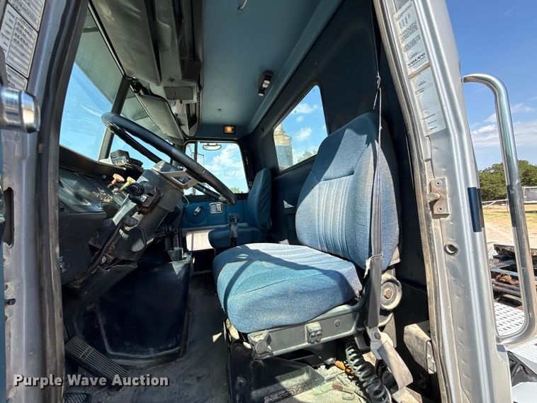 image for item FC4456 1996 Volvo WCA semi truck