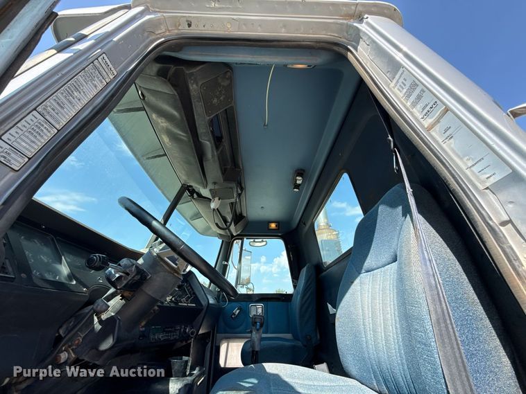 image for item FC4456 1996 Volvo WCA semi truck