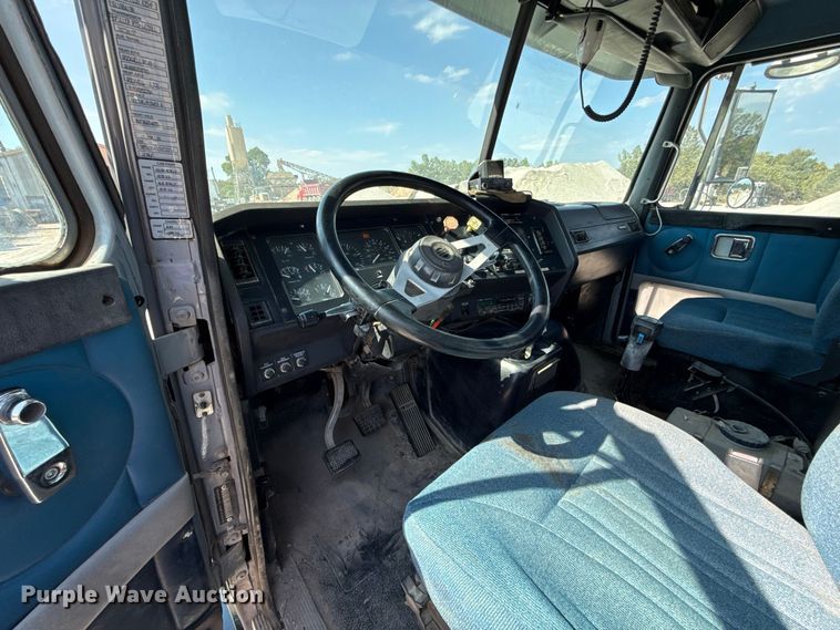 image for item FC4456 1996 Volvo WCA semi truck