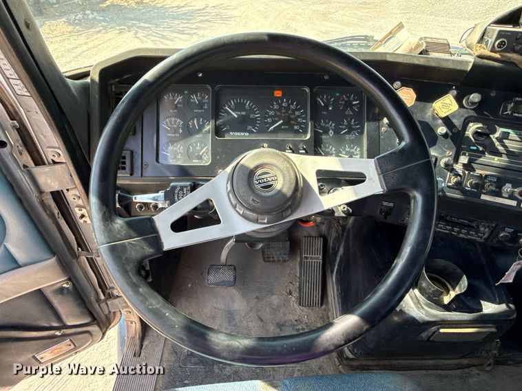 image for item FC4456 1996 Volvo WCA semi truck