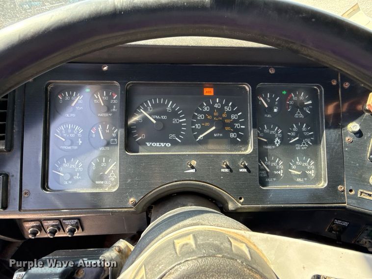 image for item FC4456 1996 Volvo WCA semi truck