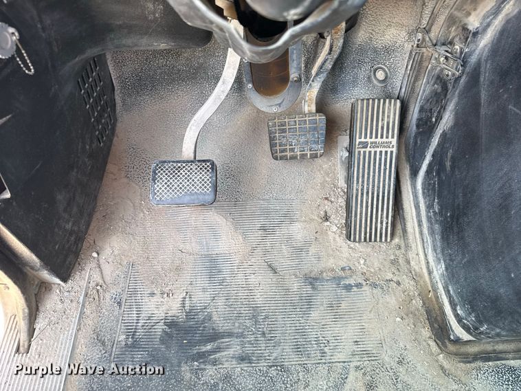 image for item FC4456 1996 Volvo WCA semi truck