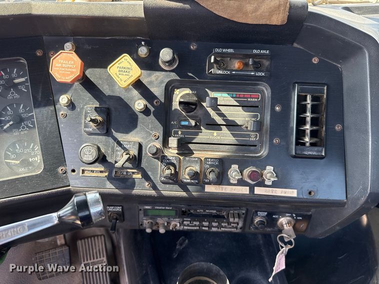 image for item FC4456 1996 Volvo WCA semi truck