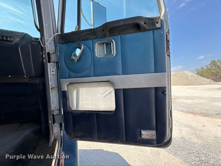 image for item FC4456 1996 Volvo WCA semi truck