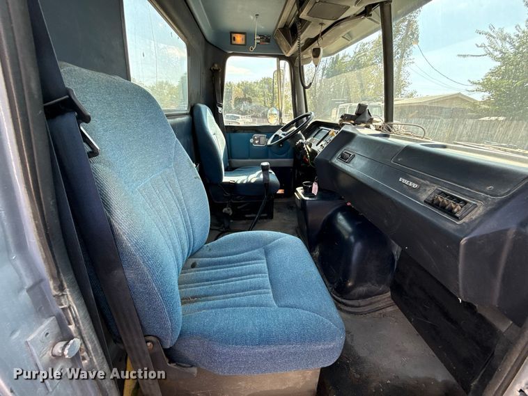 image for item FC4456 1996 Volvo WCA semi truck