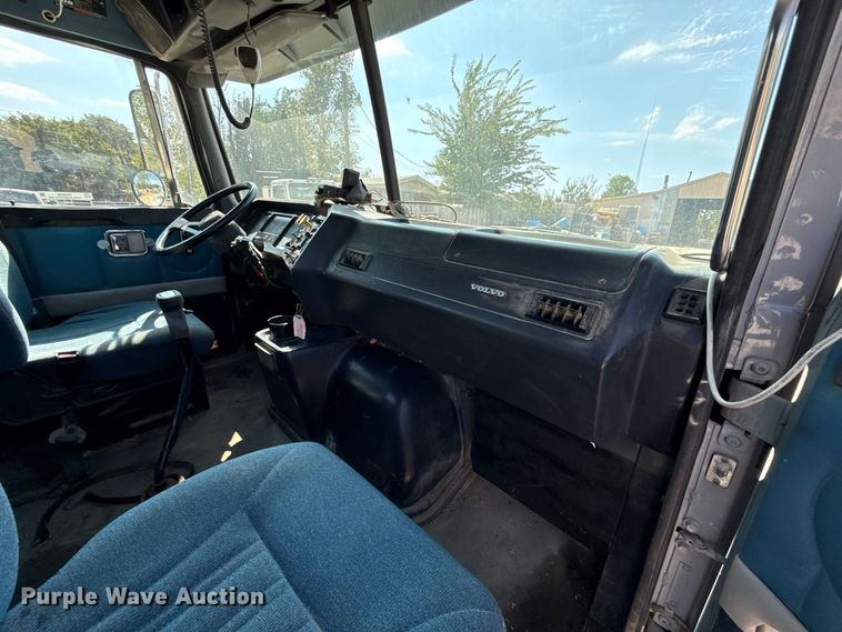 image for item FC4456 1996 Volvo WCA semi truck