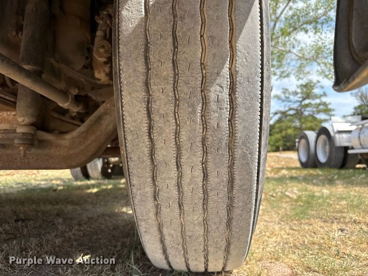image for item FC4456 1996 Volvo WCA semi truck