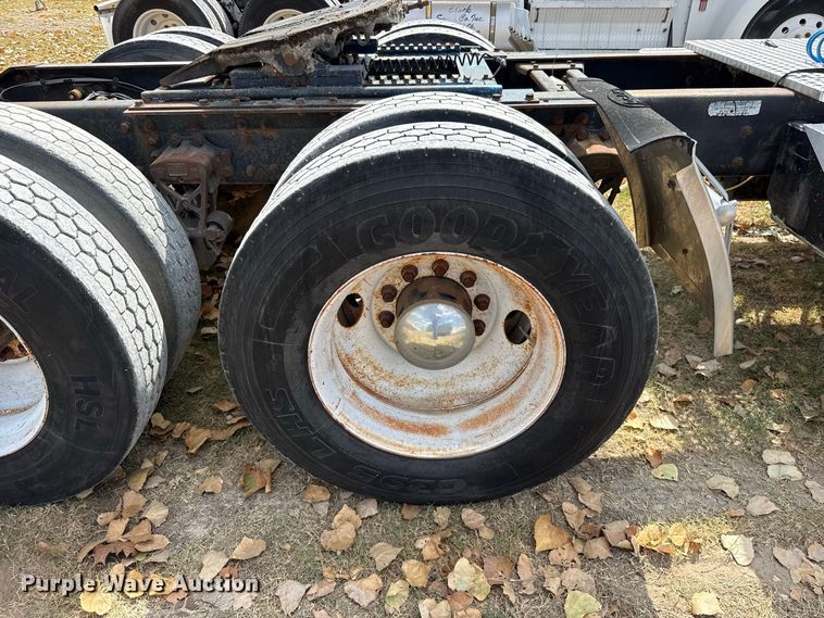 image for item FC4456 1996 Volvo WCA semi truck