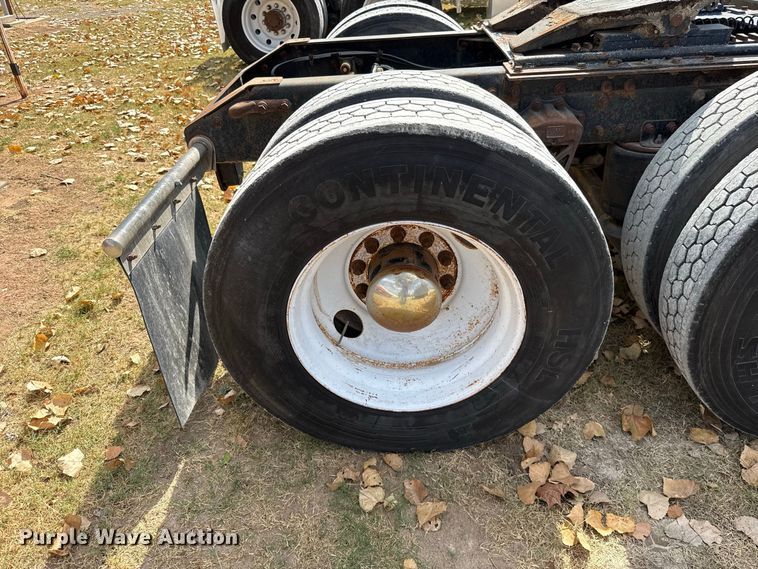 image for item FC4456 1996 Volvo WCA semi truck