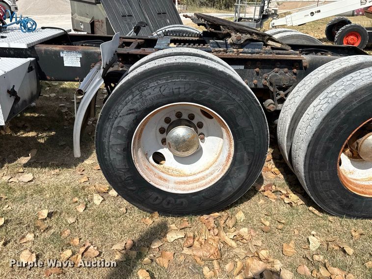 image for item FC4456 1996 Volvo WCA semi truck