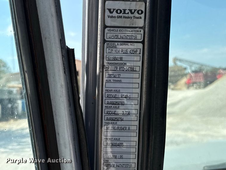 image for item FC4456 1996 Volvo WCA semi truck