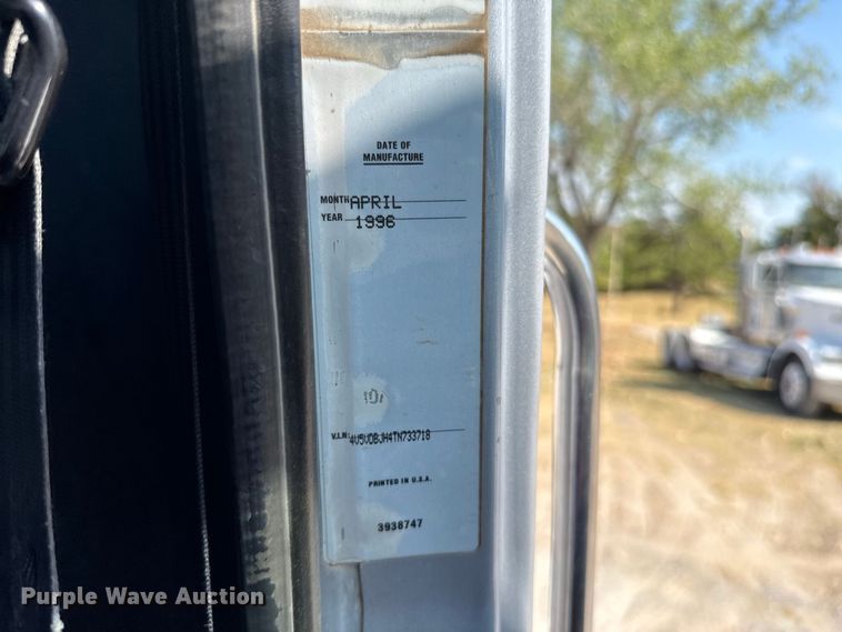 image for item FC4456 1996 Volvo WCA semi truck