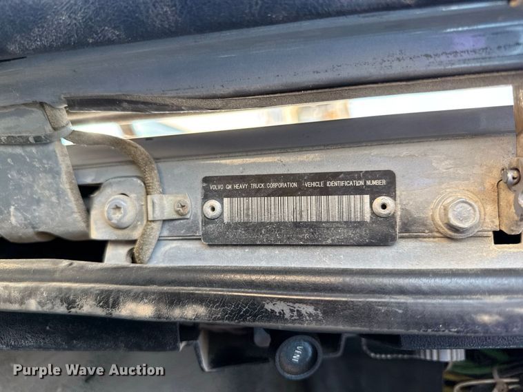 image for item FC4456 1996 Volvo WCA semi truck