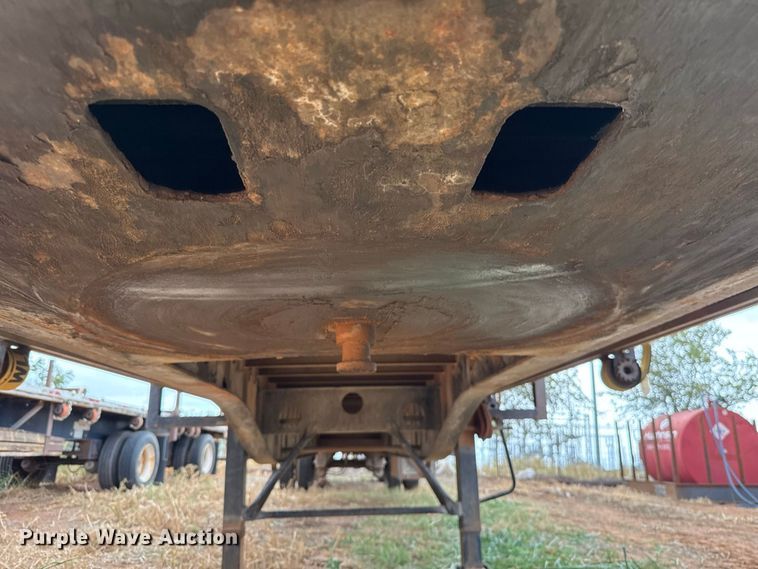 image for item FC4473 2001 Transcraft flatbed trailer