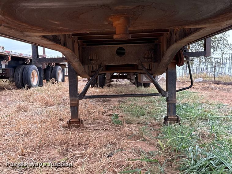 image for item FC4473 2001 Transcraft flatbed trailer