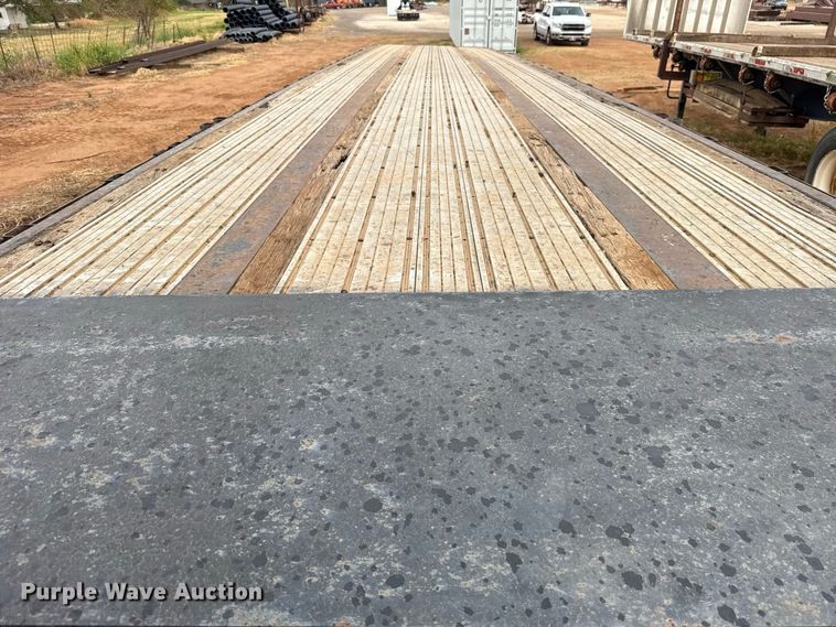 image for item FC4473 2001 Transcraft flatbed trailer