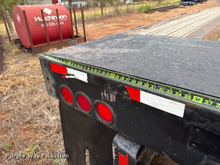 image for item FC4473 2001 Transcraft flatbed trailer