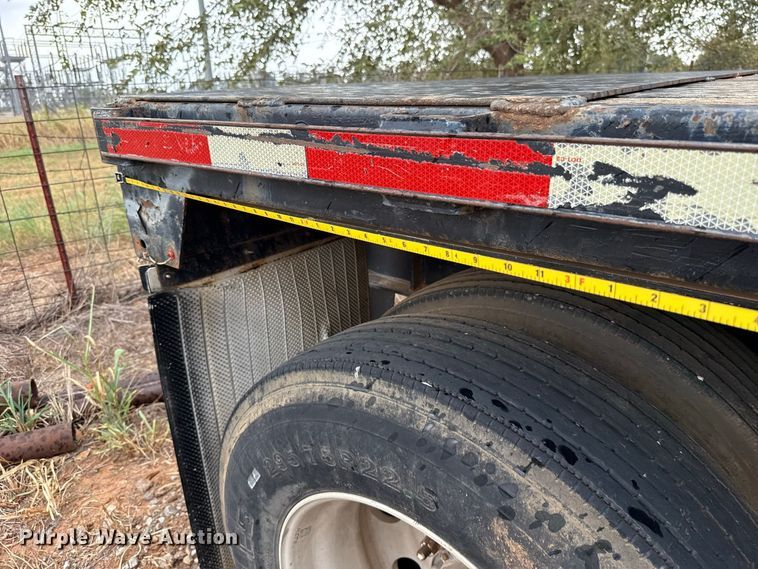 image for item FC4473 2001 Transcraft flatbed trailer