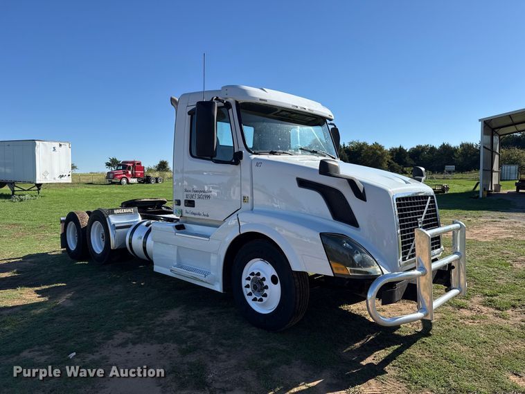 image for item FC4500 2017 Volvo VNL semi truck