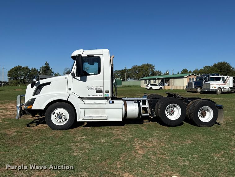 image for item FC4500 2017 Volvo VNL semi truck