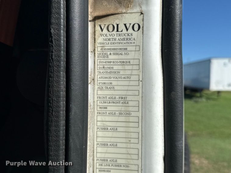 image for item FC4500 2017 Volvo VNL semi truck