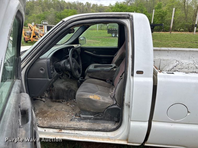 image for item FG0252 2005 Chevrolet Silverado 1500 pickup truck