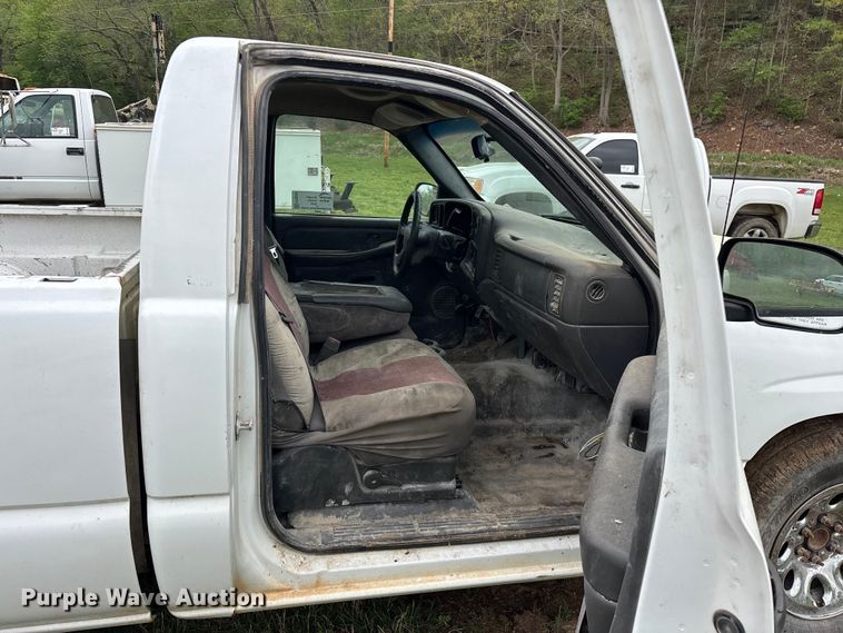 image for item FG0252 2005 Chevrolet Silverado 1500 pickup truck