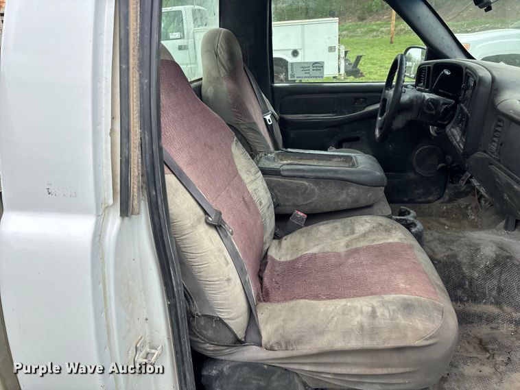 image for item FG0252 2005 Chevrolet Silverado 1500 pickup truck
