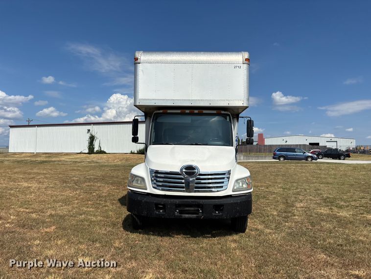 image for item FG0693 2007 Hino box truck