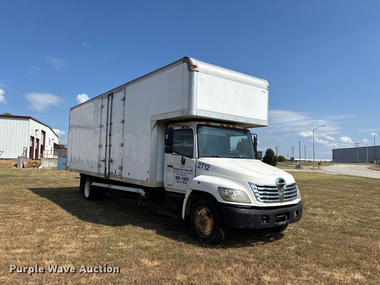 image for item FG0693 2007 Hino box truck