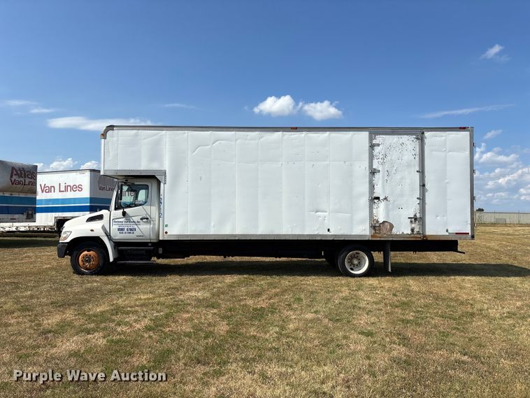 image for item FG0693 2007 Hino box truck