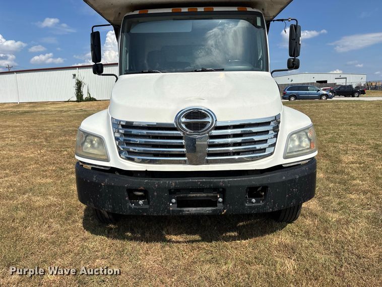 image for item FG0693 2007 Hino box truck