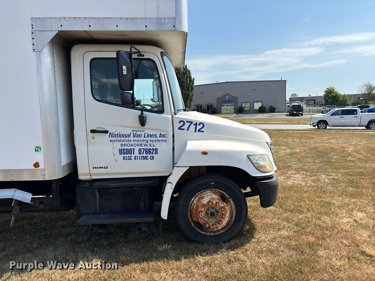 image for item FG0693 2007 Hino box truck