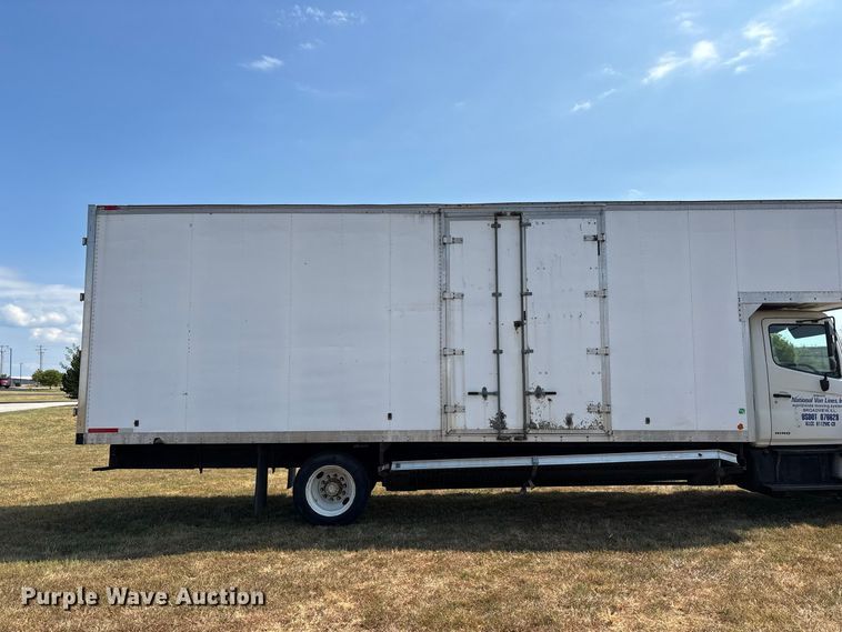 image for item FG0693 2007 Hino box truck