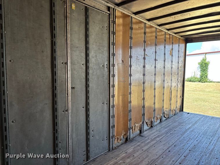 image for item FG0693 2007 Hino box truck