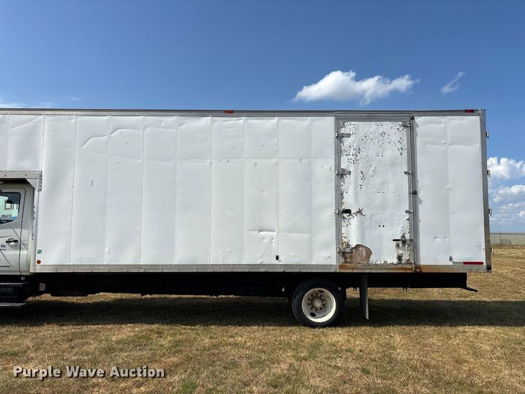 image for item FG0693 2007 Hino box truck