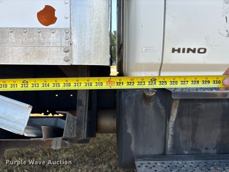 image for item FG0693 2007 Hino box truck