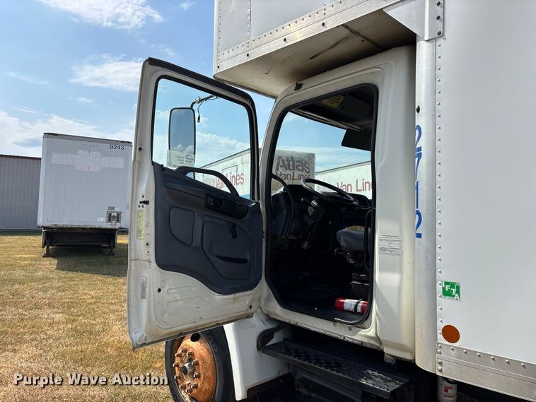 image for item FG0693 2007 Hino box truck